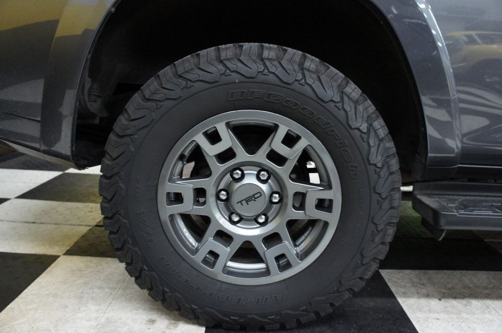 2022 Toyota 4Runner TRD photo 13