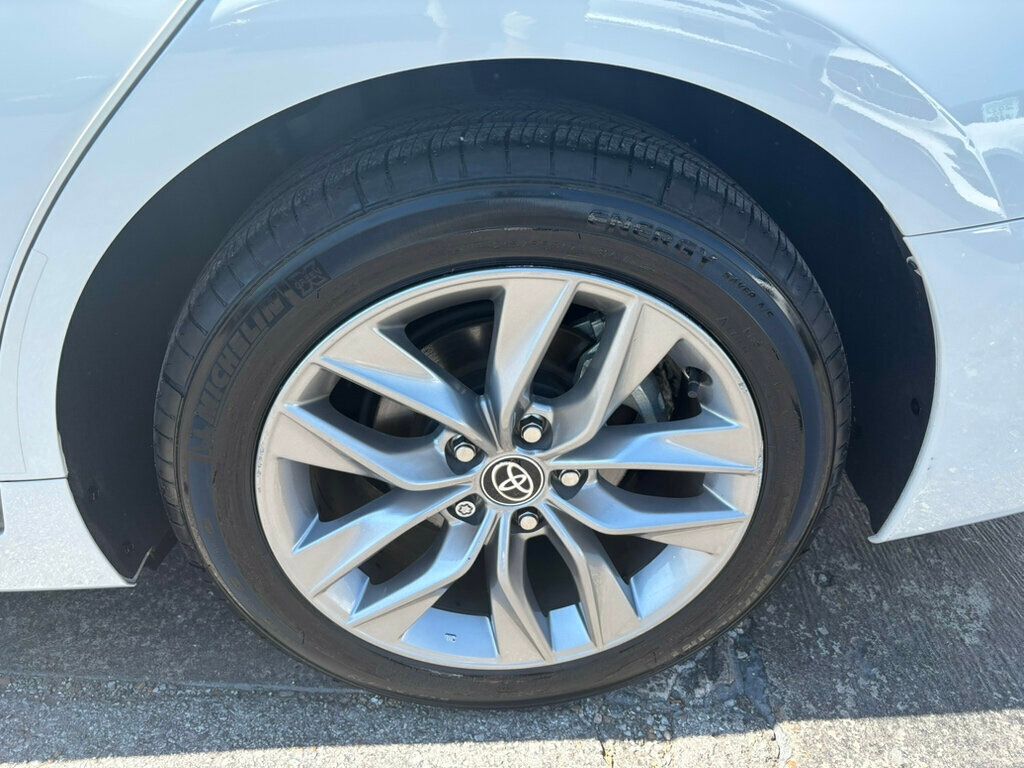 2022 Toyota Avalon XLE photo 10