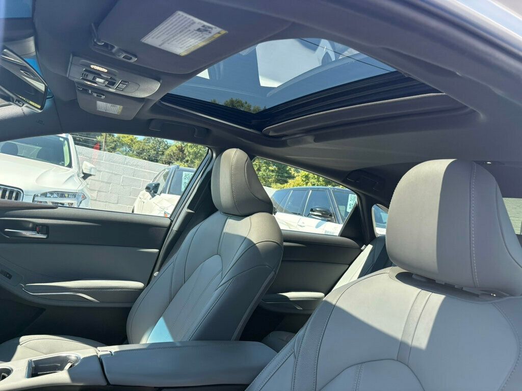 2022 Toyota Avalon XLE photo 15