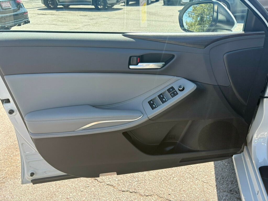 2022 Toyota Avalon XLE photo 16