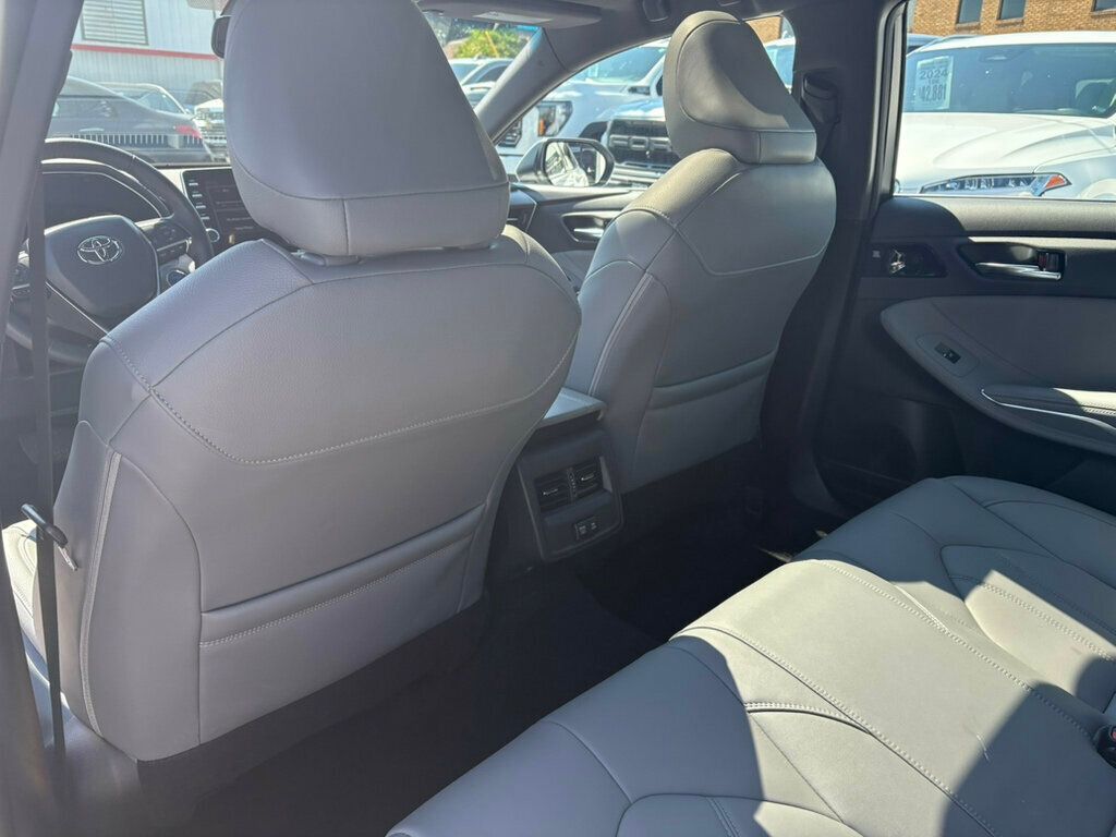 2022 Toyota Avalon XLE photo 17