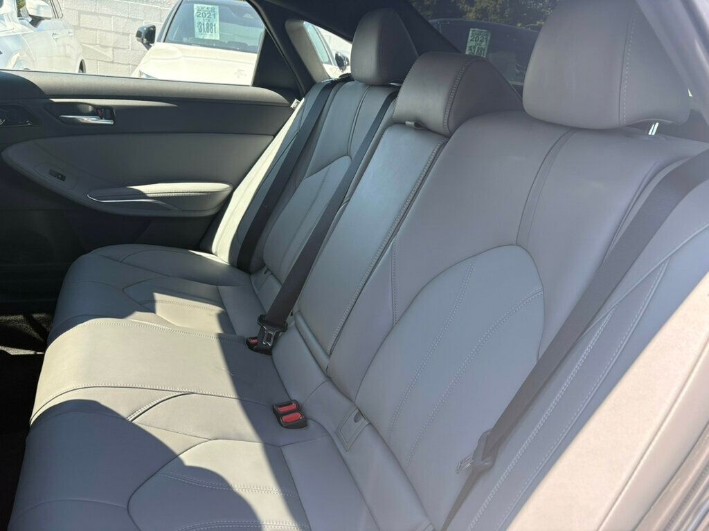 2022 Toyota Avalon XLE photo 19