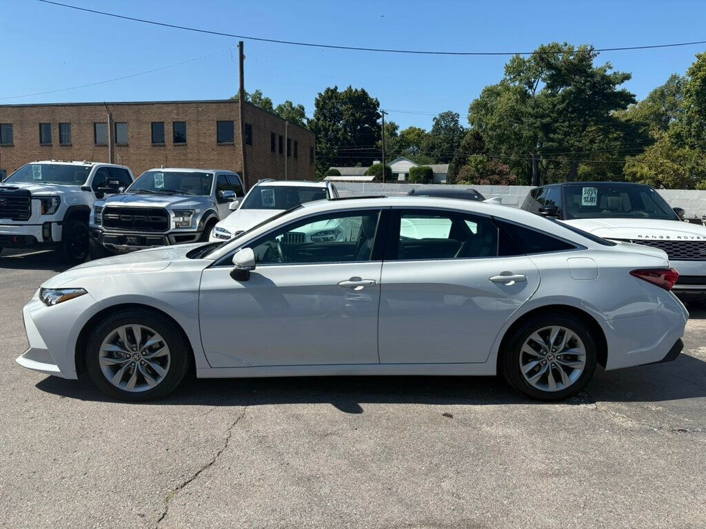 2022 Toyota Avalon XLE photo 2