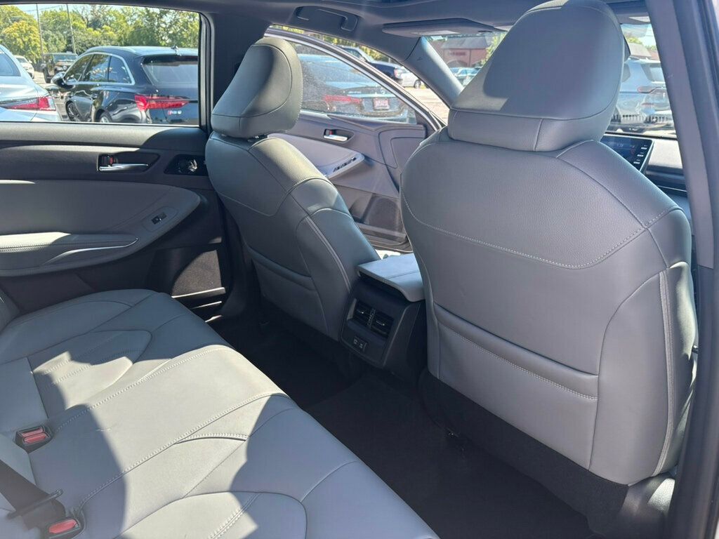 2022 Toyota Avalon XLE photo 21