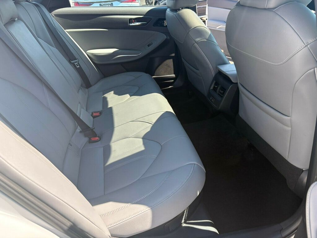 2022 Toyota Avalon XLE photo 22