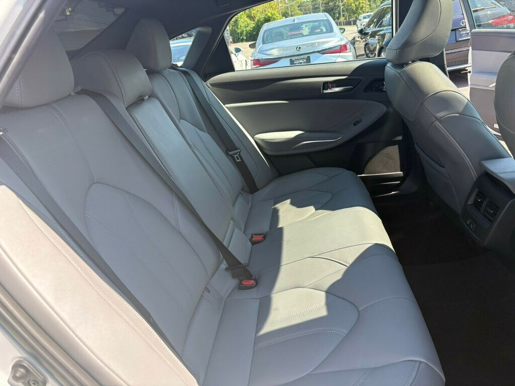 2022 Toyota Avalon XLE photo 23