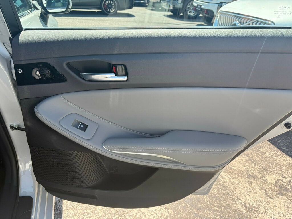 2022 Toyota Avalon XLE photo 24