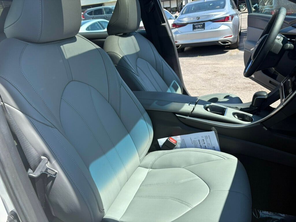 2022 Toyota Avalon XLE photo 27