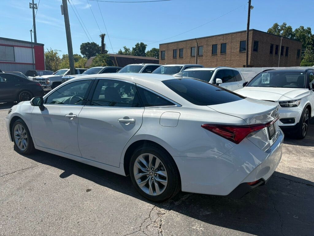 2022 Toyota Avalon XLE photo 3