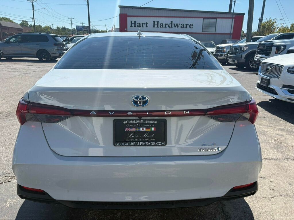 2022 Toyota Avalon XLE photo 4
