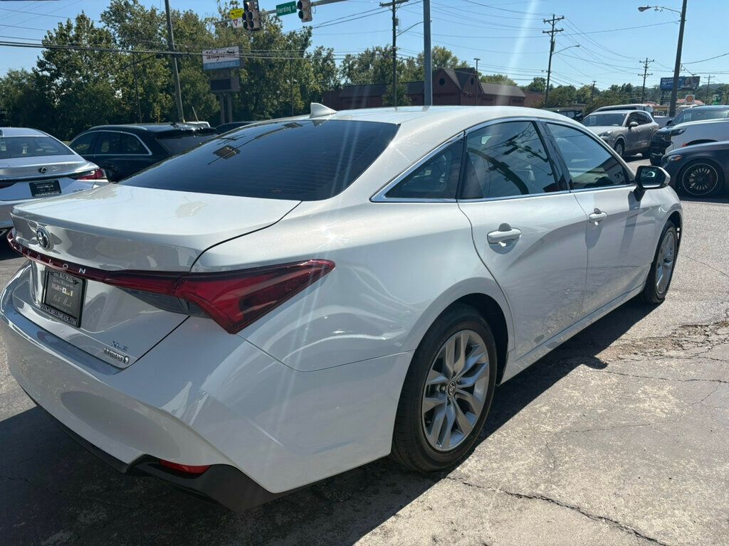 2022 Toyota Avalon XLE photo 5
