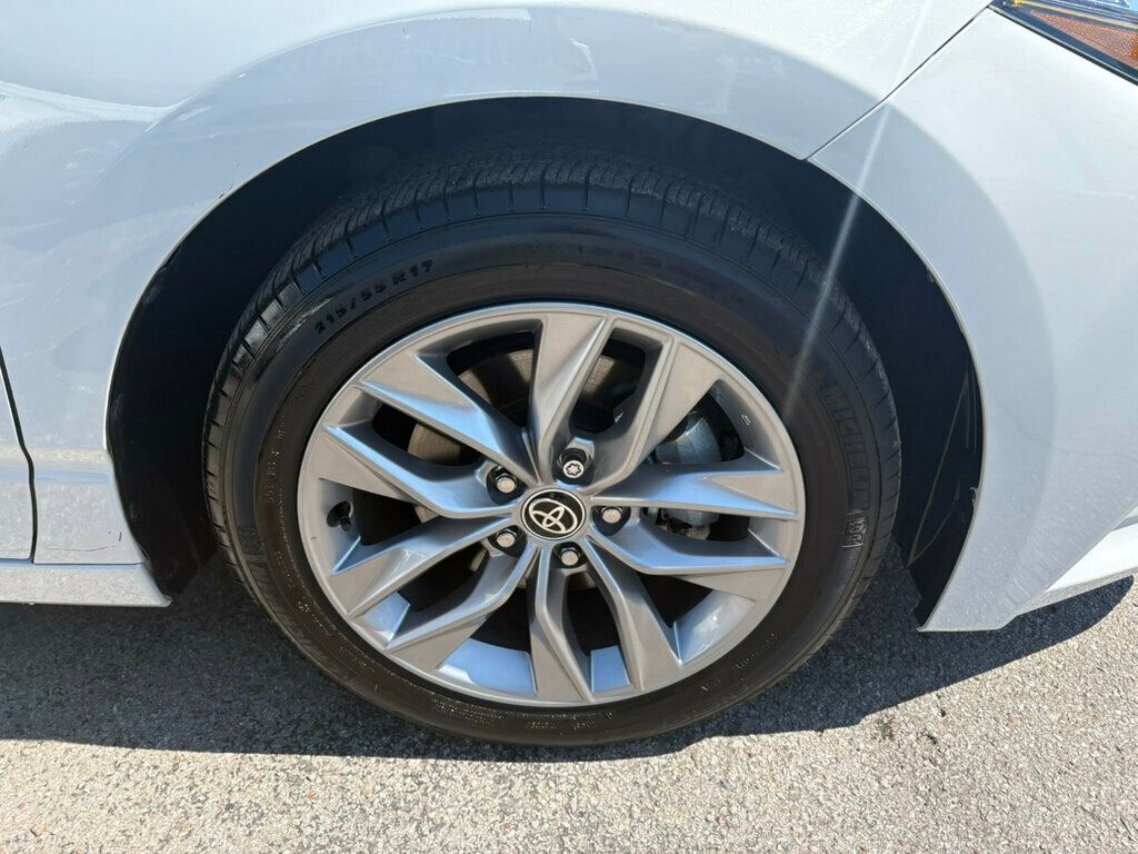 2022 Toyota Avalon XLE photo 8