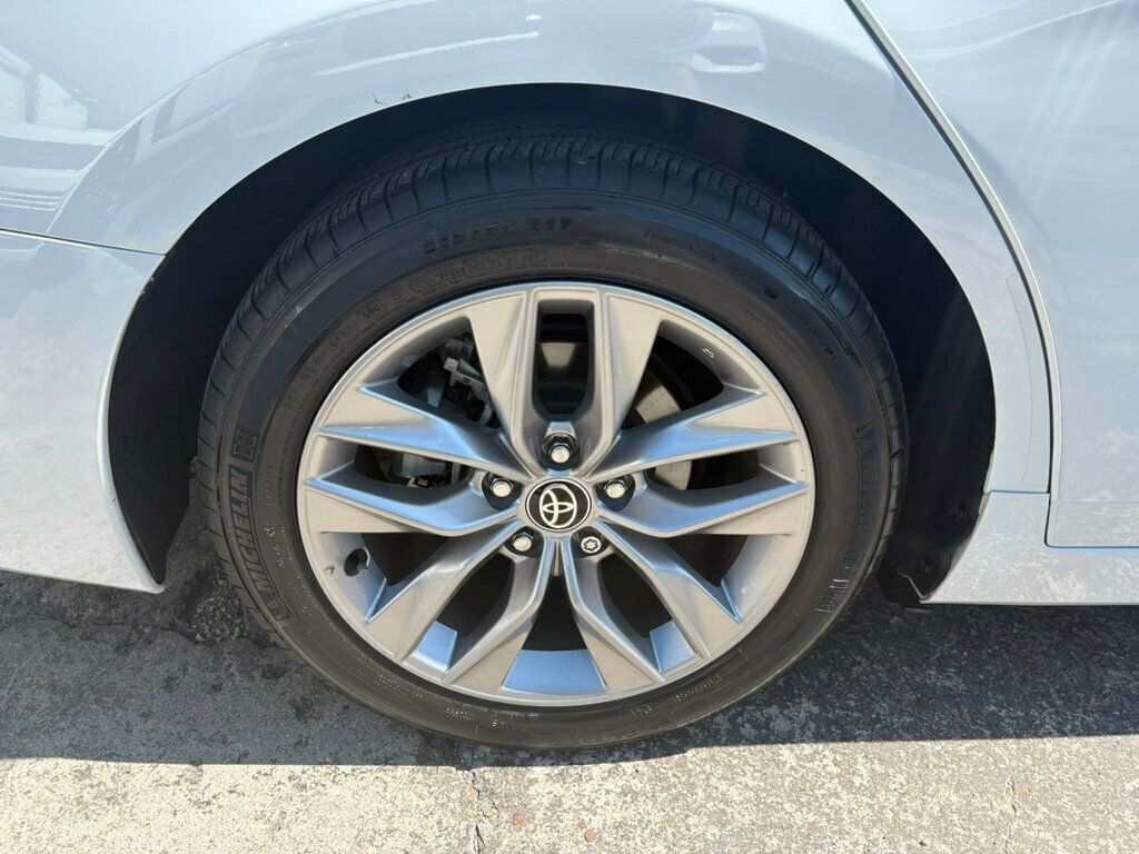 2022 Toyota Avalon XLE photo 9