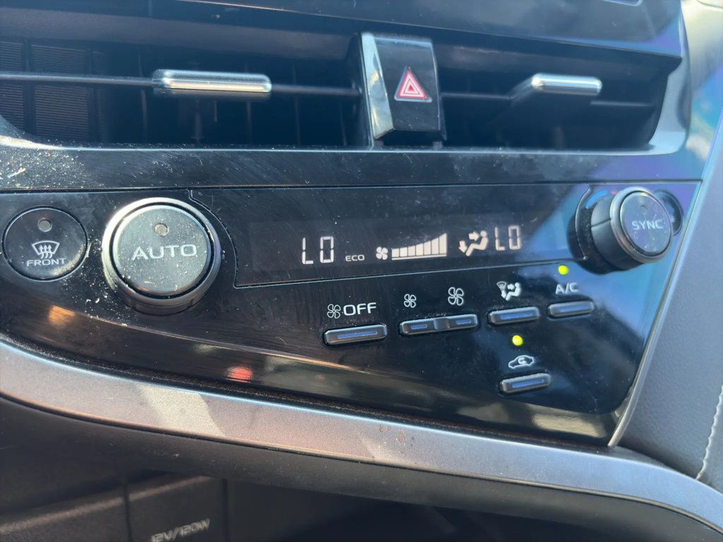2022 Toyota Camry 1 OWNER VEHICLE, TINTED, SPOILER, BLUETOOTH, TOUCHSCREEN!! - 23031992 - 13