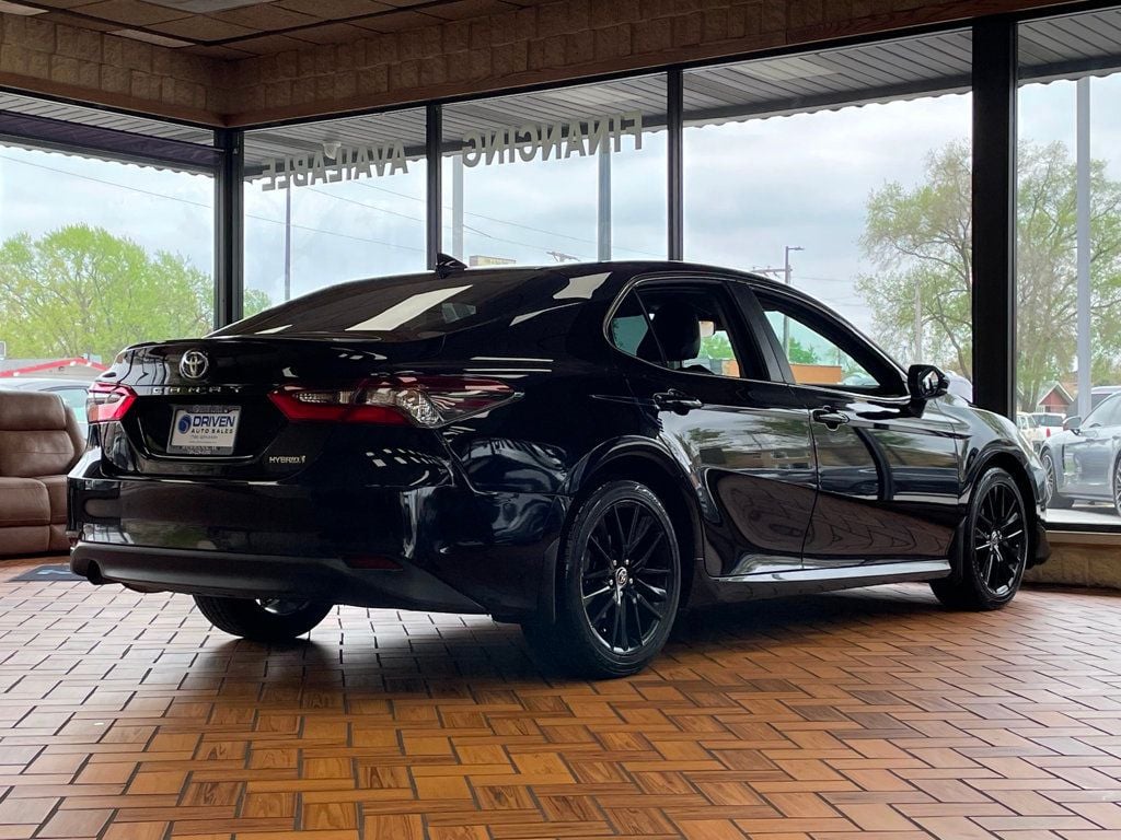 2022 Toyota Camry Hybrid LE CVT - 23016971 - 9