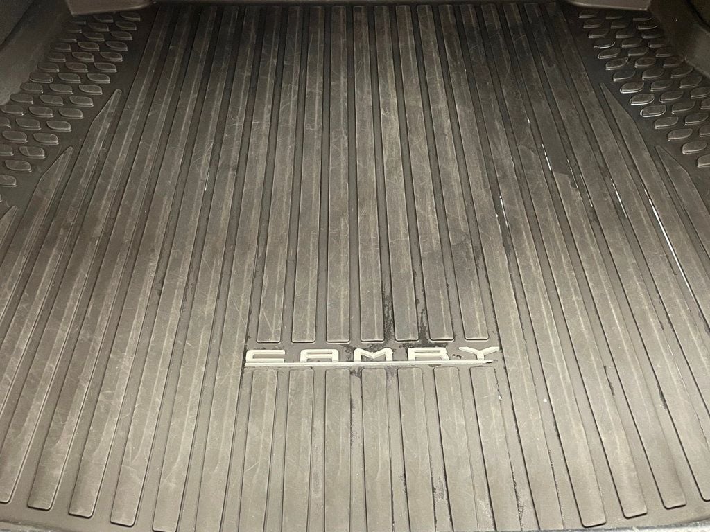 2022 Toyota Camry Hybrid LE CVT - 23016971 - 18