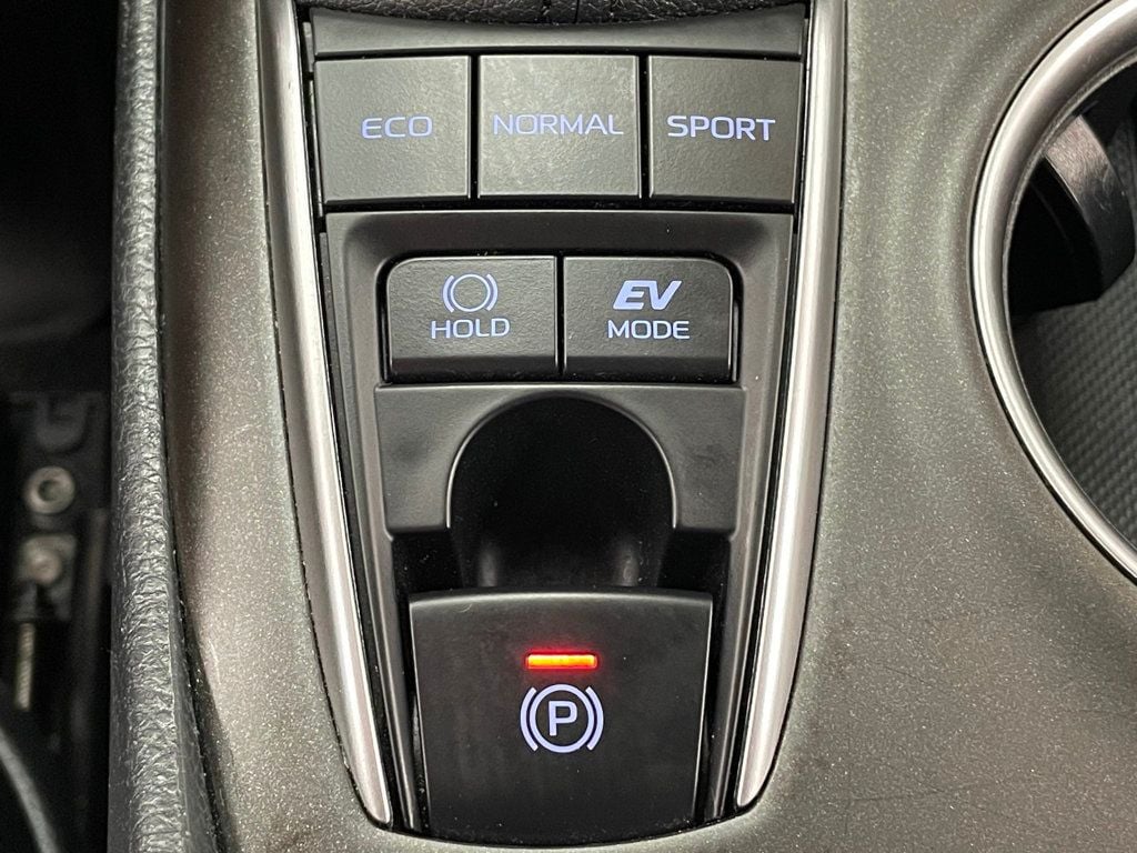 2022 Toyota Camry Hybrid LE CVT - 23016971 - 30