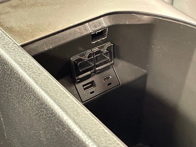 2022 Toyota Camry Hybrid LE CVT - 23016971 - 32