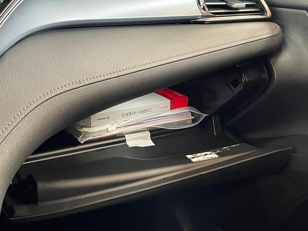 2022 Toyota Camry Hybrid LE CVT - 23016971 - 33