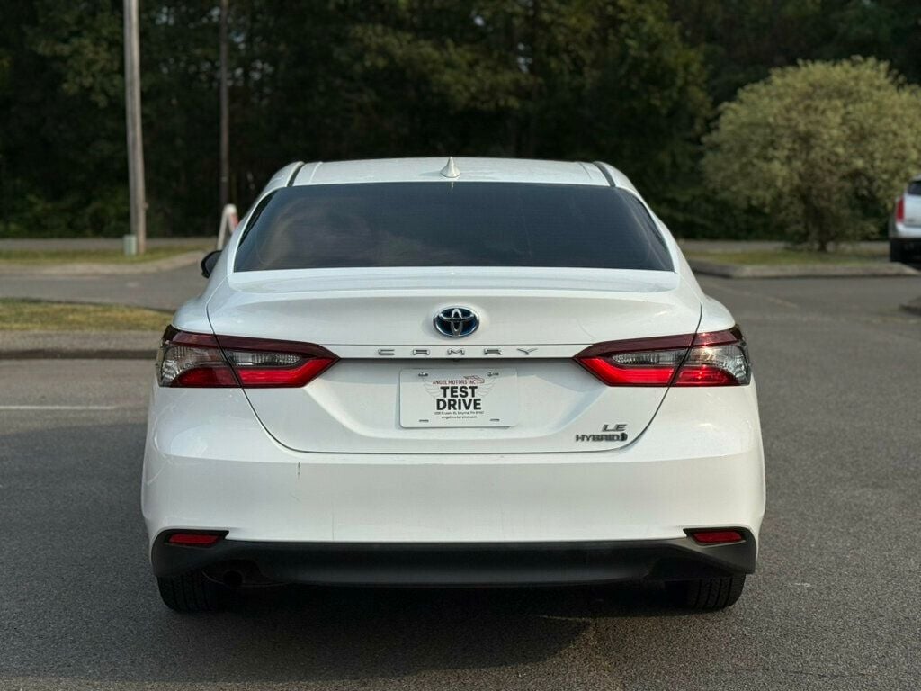2022 Toyota Camry Hybrid LE photo 3