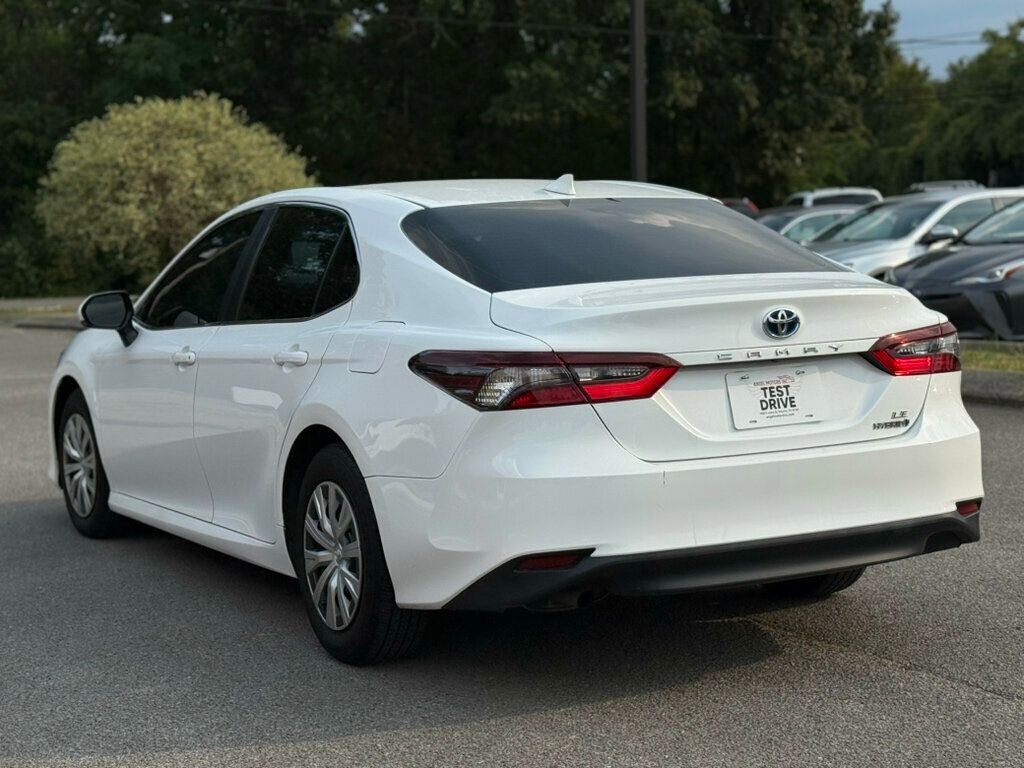 2022 Toyota Camry Hybrid LE photo 4