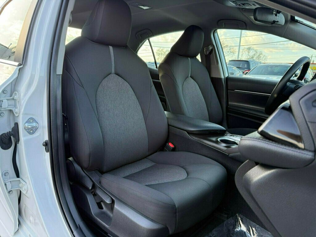 2022 Toyota Camry Hybrid LE CVT - 23015497 - 13