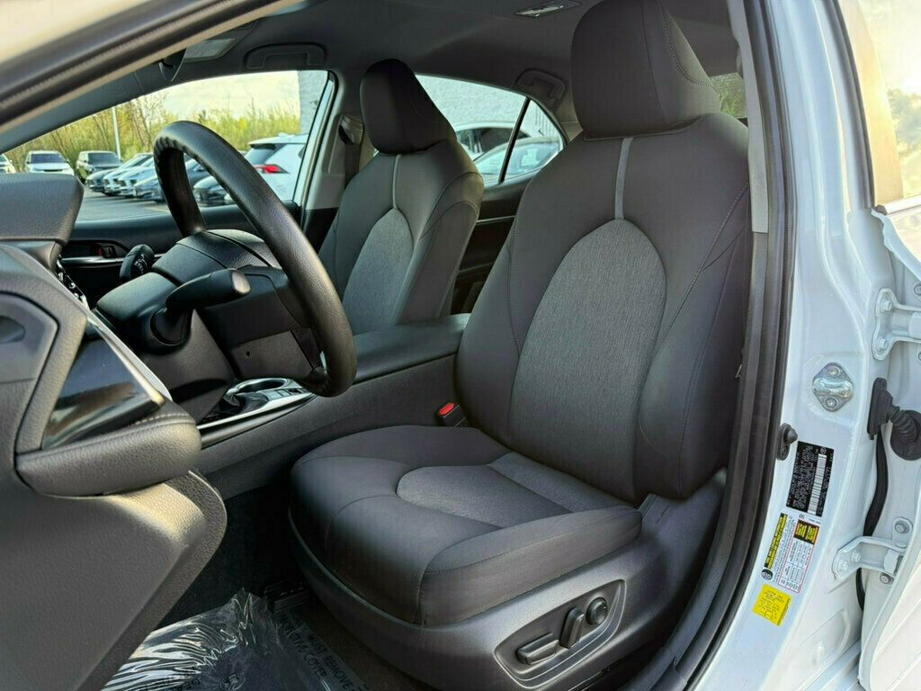 2022 Toyota Camry Hybrid LE CVT - 23015497 - 14