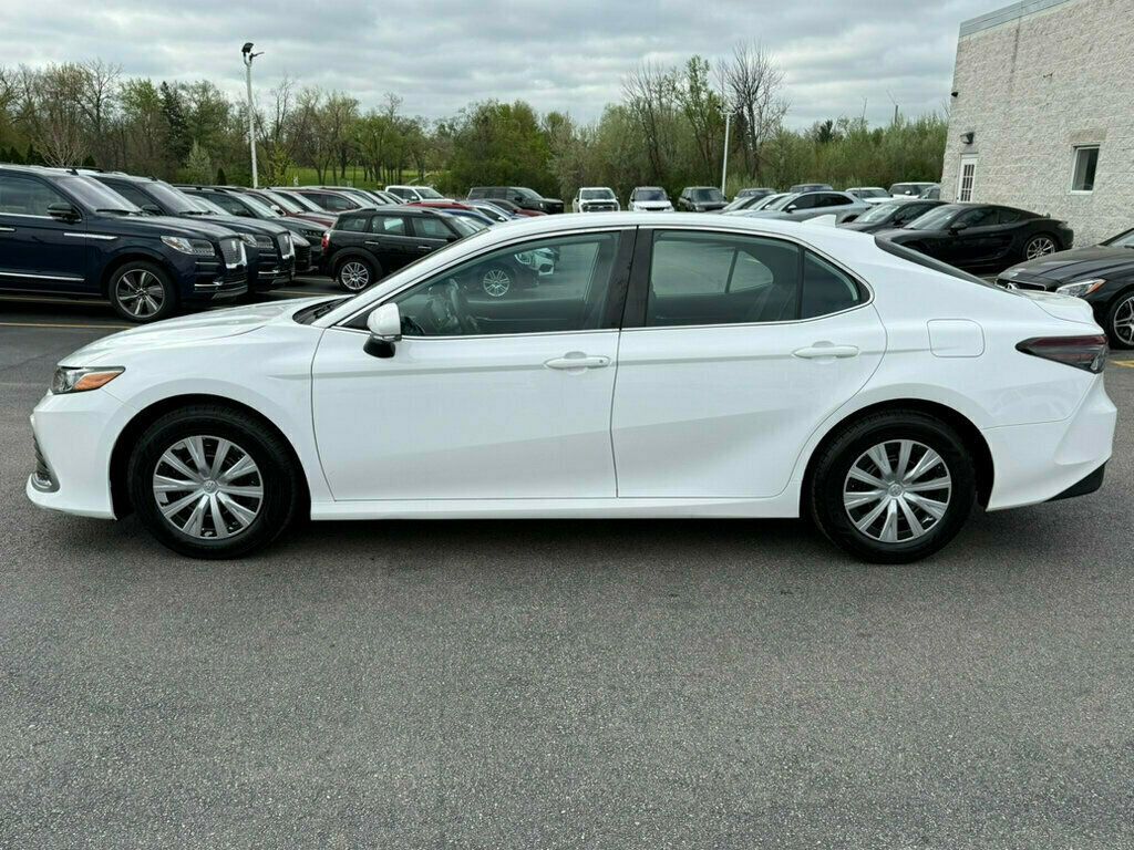 2022 Toyota Camry Hybrid LE CVT - 23015497 - 15
