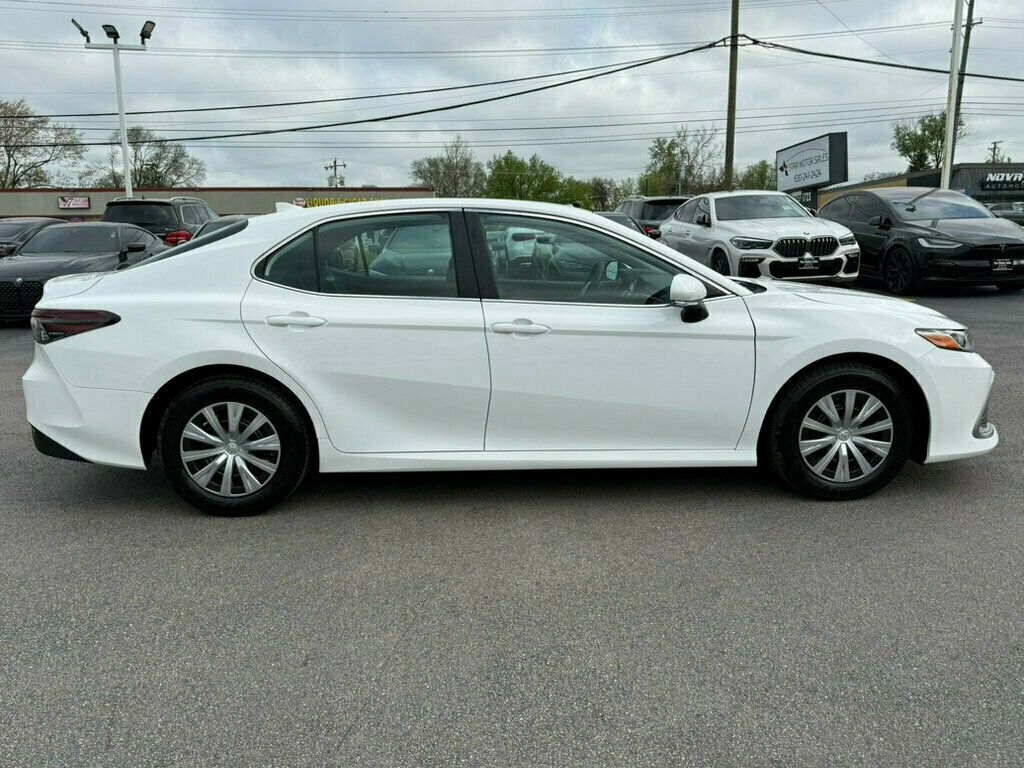 2022 Toyota Camry Hybrid LE CVT - 23015497 - 16