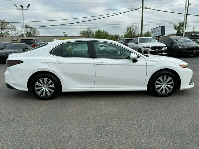 2022 Toyota Camry Hybrid LE CVT - 23015497 - 16