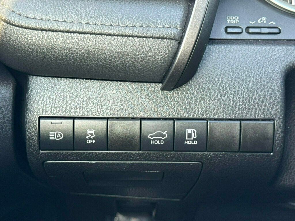 2022 Toyota Camry Hybrid LE CVT - 23015497 - 26