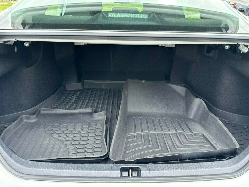 2022 Toyota Camry Hybrid LE CVT - 23015497 - 33