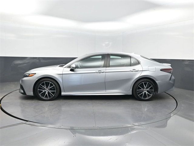 2022 Toyota Camry Hybrid photo 2