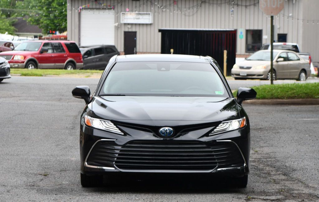 2022 Toyota Camry Hybrid XLE photo 2