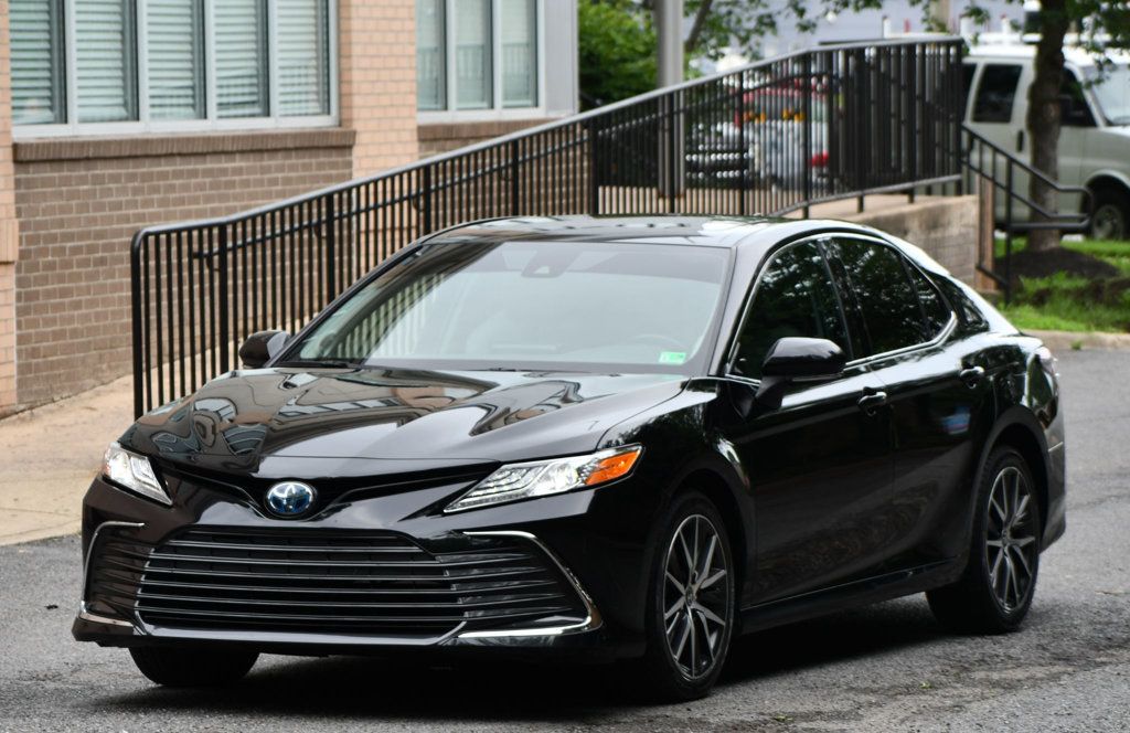 2022 Toyota Camry Hybrid XLE photo 4