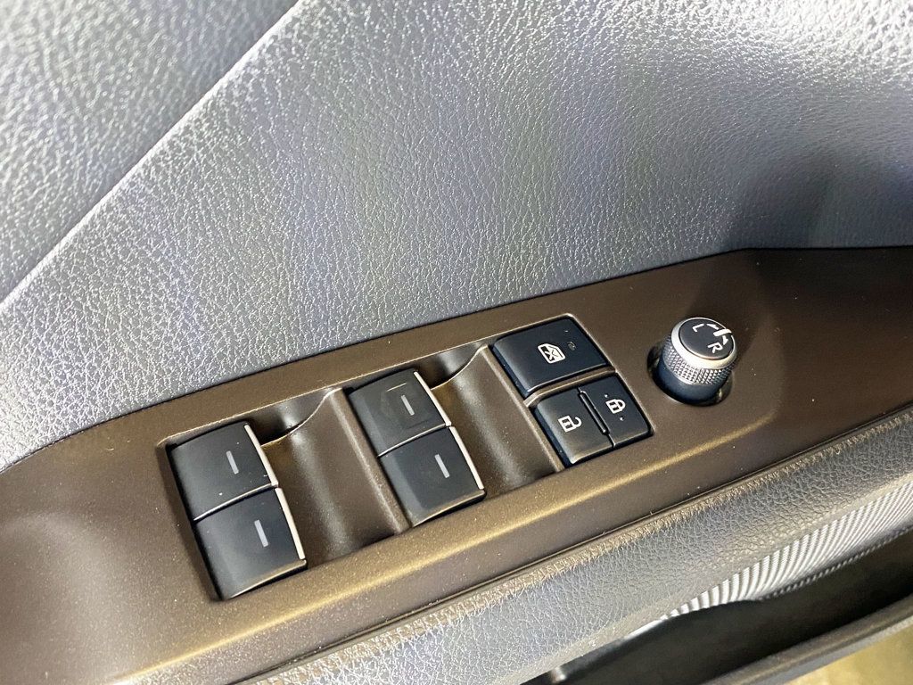 2022 Toyota Camry Hybrid XLE CVT - 22959532 - 18