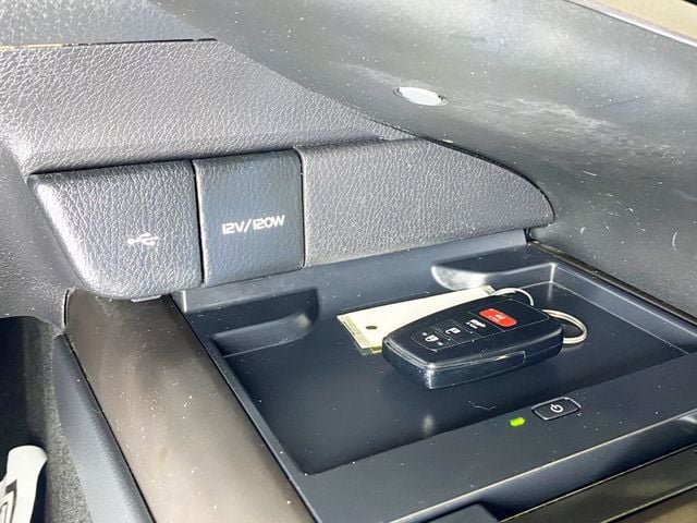 2022 Toyota Camry Hybrid XLE CVT - 22959532 - 33