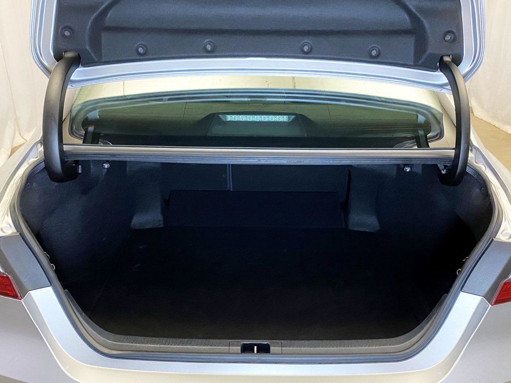 2022 Toyota Camry Hybrid XLE CVT - 22959532 - 52