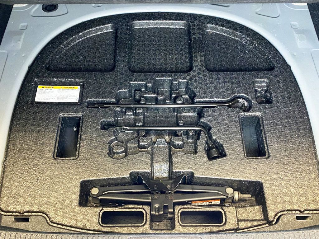 2022 Toyota Camry Hybrid XLE CVT - 22959532 - 55