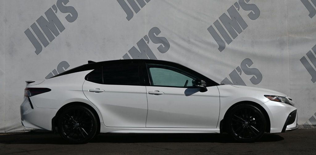 2022 Toyota Camry Hybrid XSE photo 3