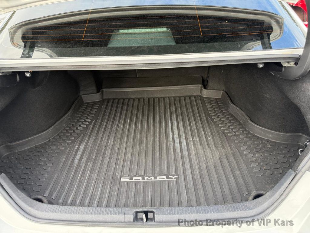 2022 Toyota Camry LE photo 10