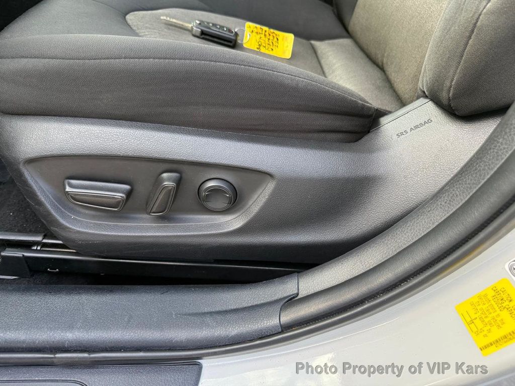 2022 Toyota Camry LE photo 12