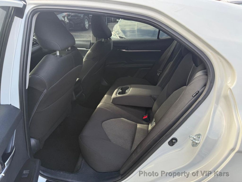 2022 Toyota Camry LE photo 13