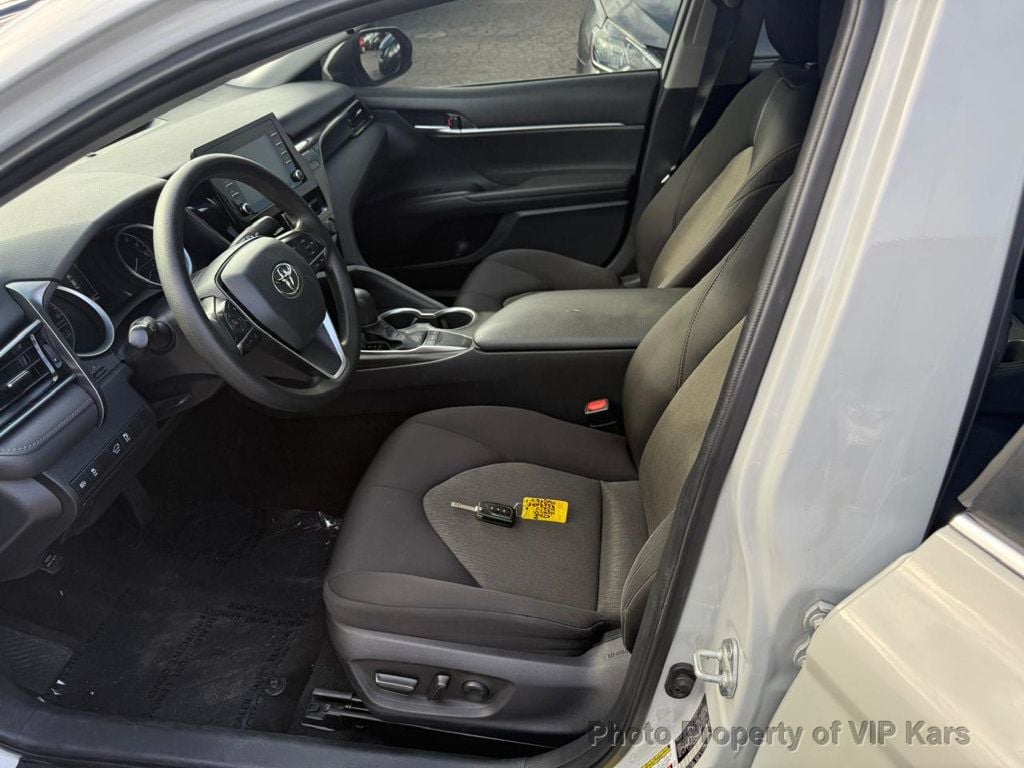 2022 Toyota Camry LE photo 14