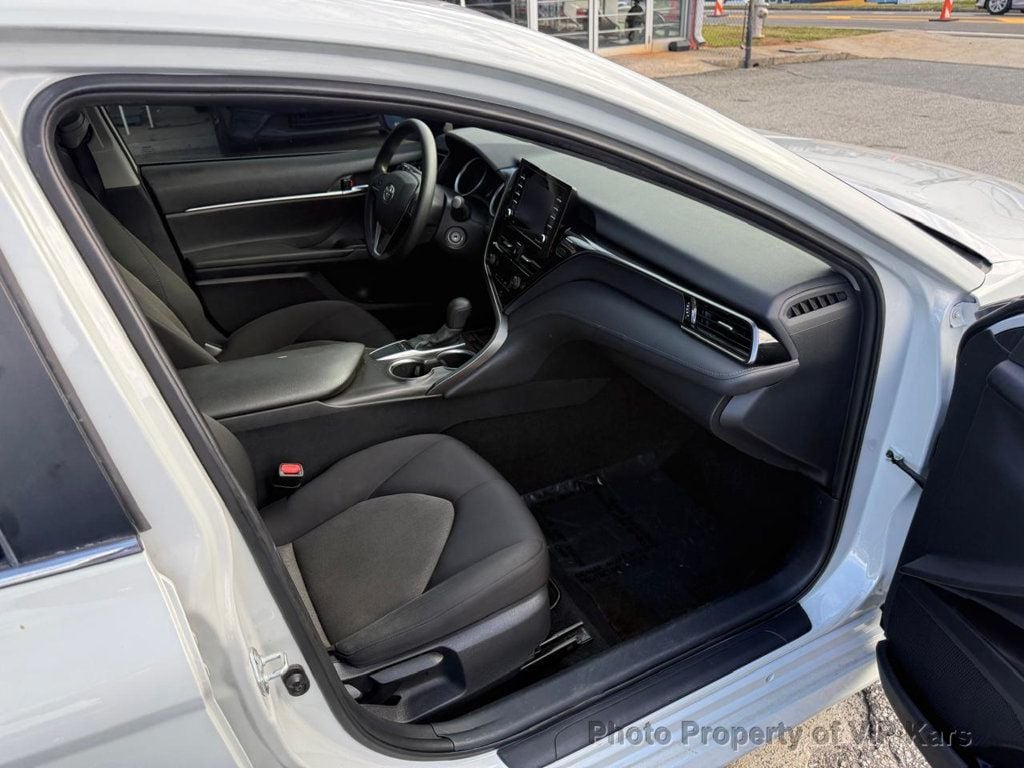 2022 Toyota Camry LE photo 16