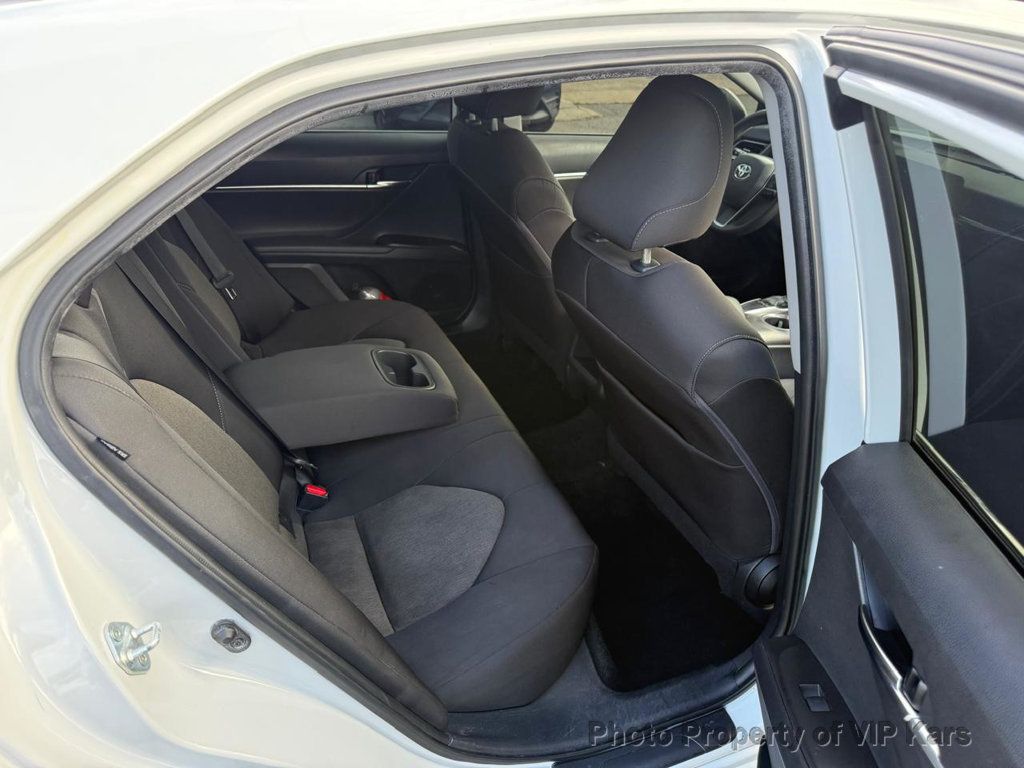 2022 Toyota Camry LE photo 18