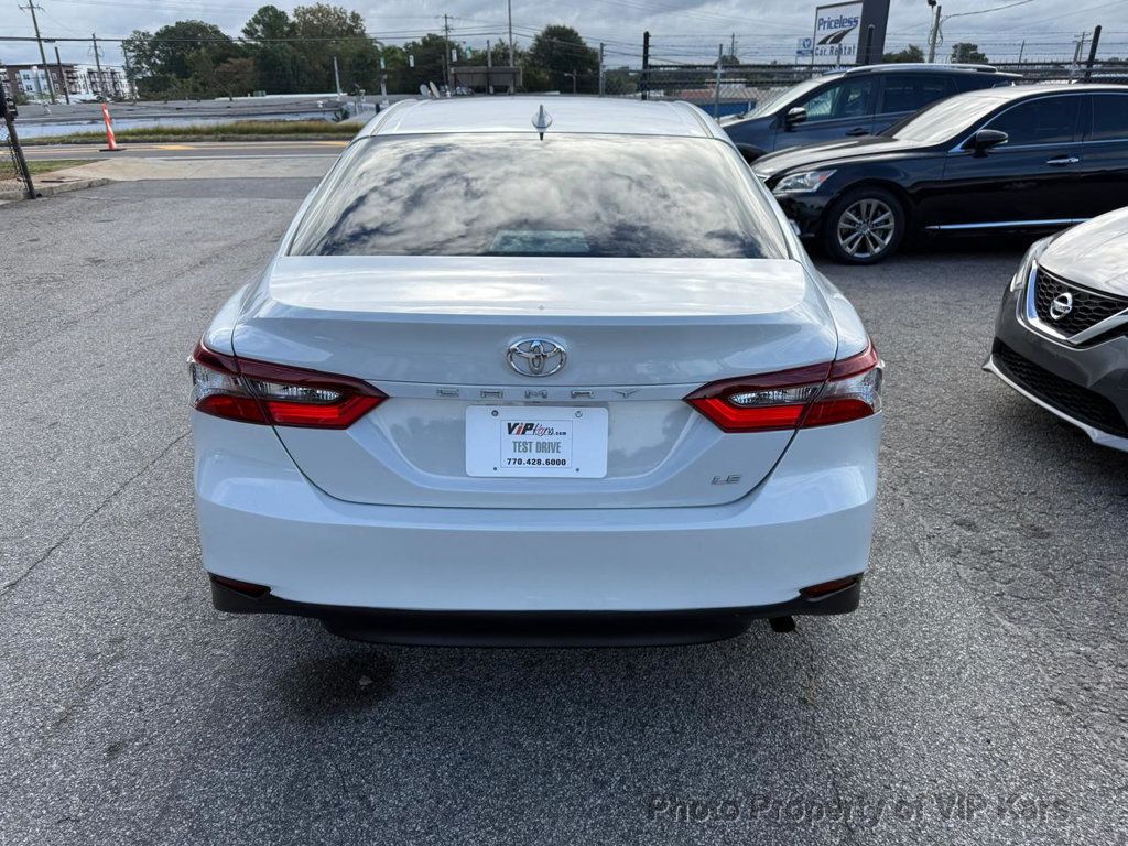 2022 Toyota Camry LE photo 5