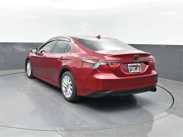 2022 Toyota Camry LE photo 3