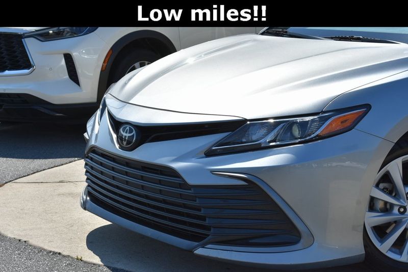 2022 Toyota Camry LE photo 2