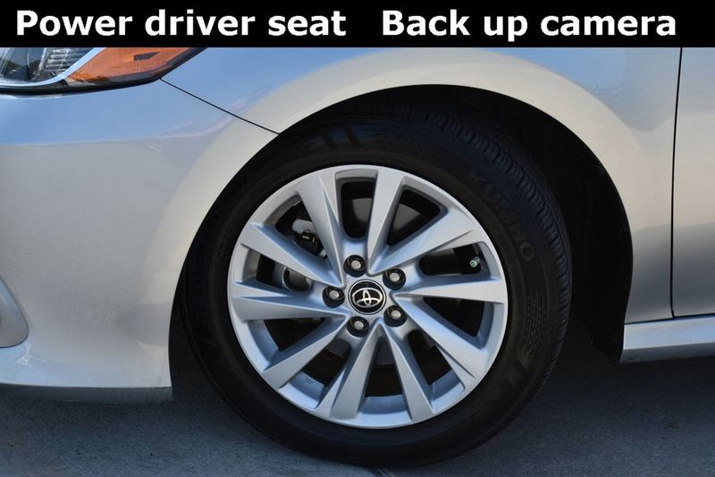 2022 Toyota Camry LE photo 3